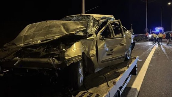 TEM Otoyolu’nda korkunç kaza! Araç hurdaya döndü: Yaralılar var